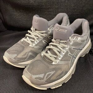 ASICS Men's Gel-Nimbus 19 size 10
